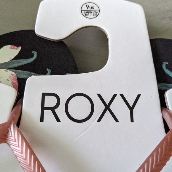 NWT, ROXY flip flops, size 9 - Picture 3 of 4